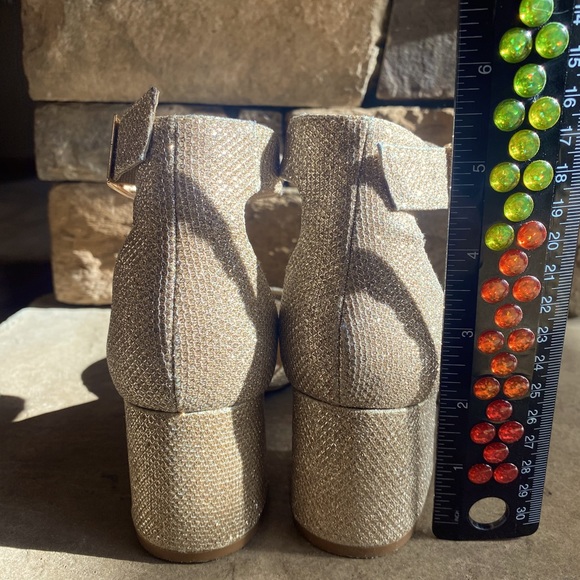 Super cute gold sparkly Dream Paris shoes💫 - Picture 5 of 6